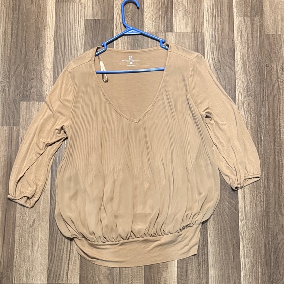 New York and Company Tan V-Neck Blouse size large - Picture 1 of 3